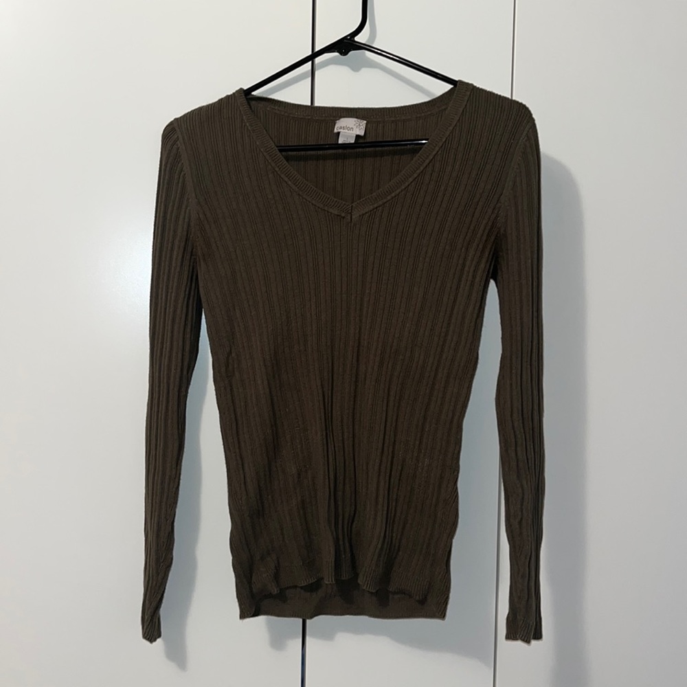 V neck olive toned long sleeve sweater. 100% cotton